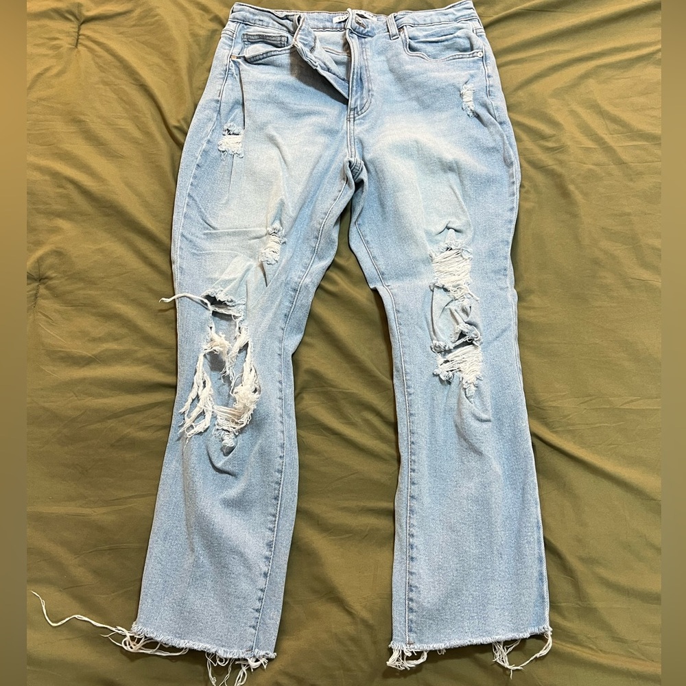 Like New - Celebrity Pink Mom Jeans! Size 11/30